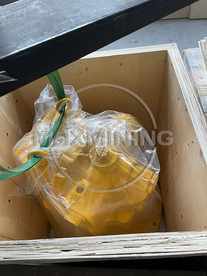 Гидромотор редуктора поворота платформы для экскаватора Komatsu PC2000-8