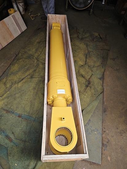 Гидроцилиндр подъема ковша левый для фронтального погрузчика Komatsu WA600-8