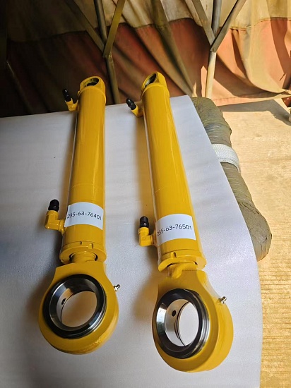 Гидроцилиндр рулевого управление правый для автогрейдера Komatsu GD825A-2