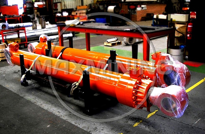 Гидроцилиндр стрелы Hitachi EX1200